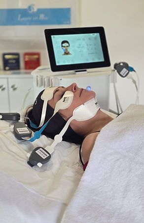 Seduta di NMS Face Cryoskin per i muscoli e la pelle del viso